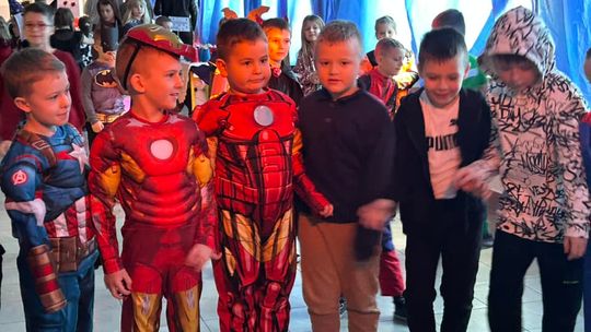 Gm. Wierzbica. Szalone andrzejki w Szkole Podstawowej w Wierzbicy [GALERIA ZDJĘĆ]