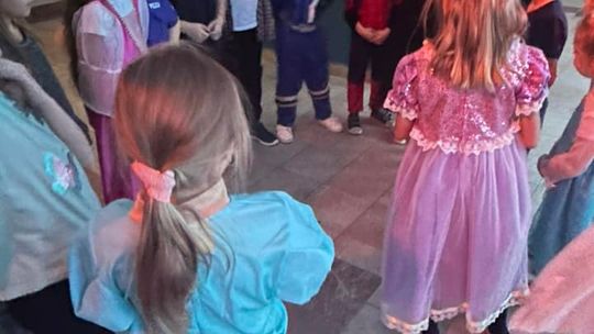 Gm. Wierzbica. Szalone andrzejki w Szkole Podstawowej w Wierzbicy [GALERIA ZDJĘĆ]