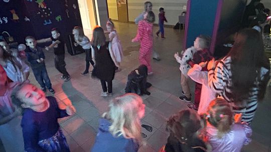 Gm. Wierzbica. Szalone andrzejki w Szkole Podstawowej w Wierzbicy [GALERIA ZDJĘĆ]