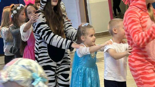 Gm. Wierzbica. Szalone andrzejki w Szkole Podstawowej w Wierzbicy [GALERIA ZDJĘĆ]