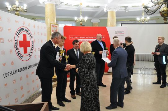 Chełm. Krwiodawcy docenieni. Ich krew ratuje życie! [GALERIA ZDJĘĆ]