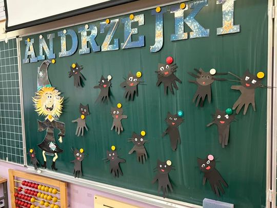 Gm. Wierzbica. Szalone andrzejki w Szkole Podstawowej w Wierzbicy [GALERIA ZDJĘĆ]