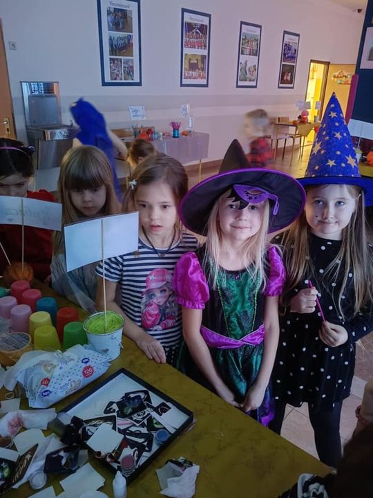 Gm. Wierzbica. Szalone andrzejki w Szkole Podstawowej w Wierzbicy [GALERIA ZDJĘĆ]