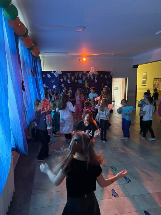 Gm. Wierzbica. Szalone andrzejki w Szkole Podstawowej w Wierzbicy [GALERIA ZDJĘĆ]