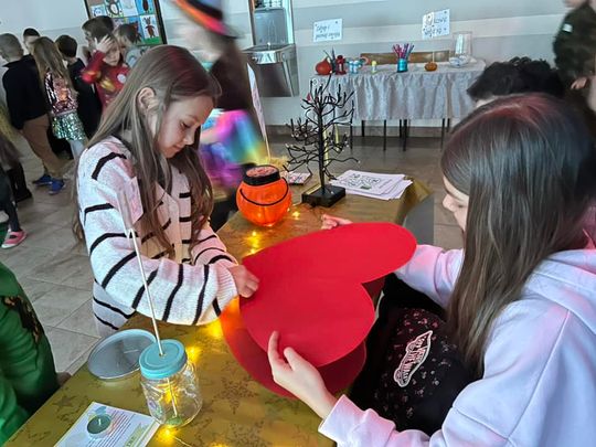 Gm. Wierzbica. Szalone andrzejki w Szkole Podstawowej w Wierzbicy [GALERIA ZDJĘĆ]