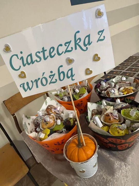 Gm. Wierzbica. Szalone andrzejki w Szkole Podstawowej w Wierzbicy [GALERIA ZDJĘĆ]