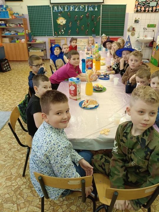 Gm. Wierzbica. Szalone andrzejki w Szkole Podstawowej w Wierzbicy [GALERIA ZDJĘĆ]