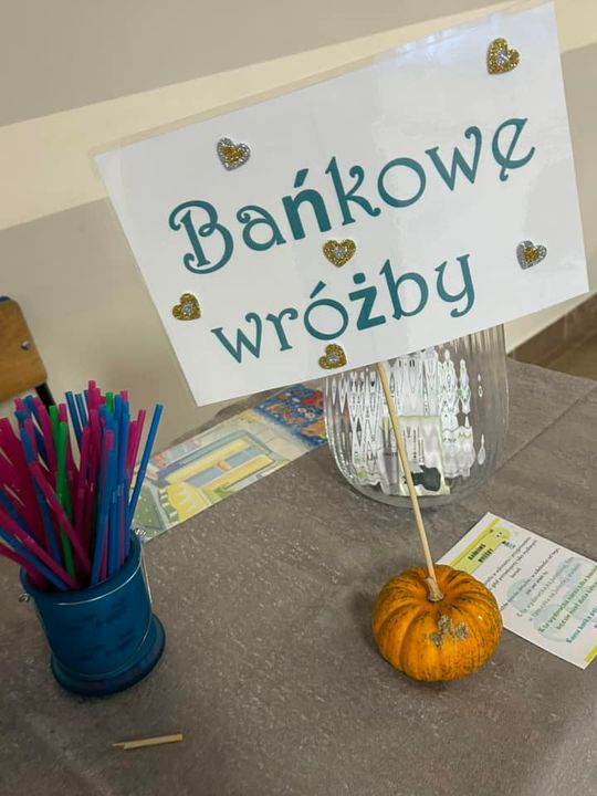 Gm. Wierzbica. Szalone andrzejki w Szkole Podstawowej w Wierzbicy [GALERIA ZDJĘĆ]