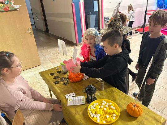 Gm. Wierzbica. Szalone andrzejki w Szkole Podstawowej w Wierzbicy [GALERIA ZDJĘĆ]