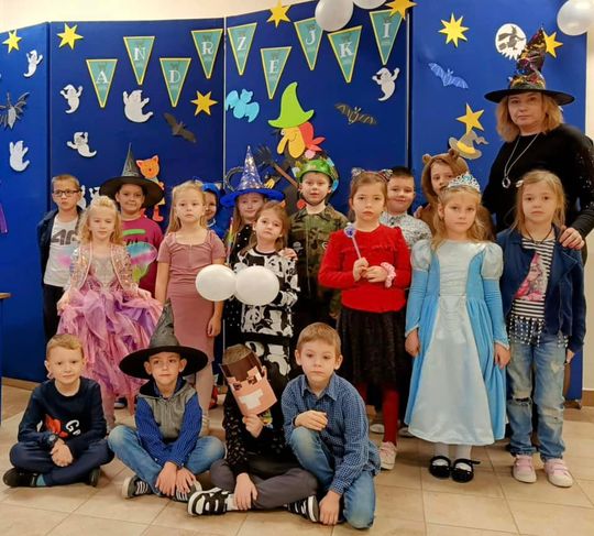 Gm. Wierzbica. Szalone andrzejki w Szkole Podstawowej w Wierzbicy [GALERIA ZDJĘĆ]