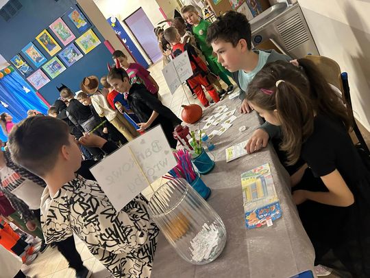 Gm. Wierzbica. Szalone andrzejki w Szkole Podstawowej w Wierzbicy [GALERIA ZDJĘĆ]