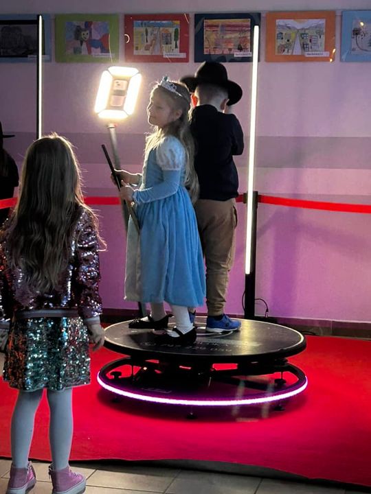 Gm. Wierzbica. Szalone andrzejki w Szkole Podstawowej w Wierzbicy [GALERIA ZDJĘĆ]