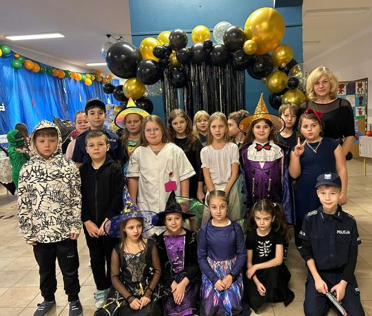 Gm. Wierzbica. Szalone andrzejki w Szkole Podstawowej w Wierzbicy [GALERIA ZDJĘĆ]