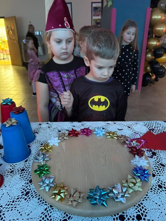 Gm. Wierzbica. Szalone andrzejki w Szkole Podstawowej w Wierzbicy [GALERIA ZDJĘĆ]