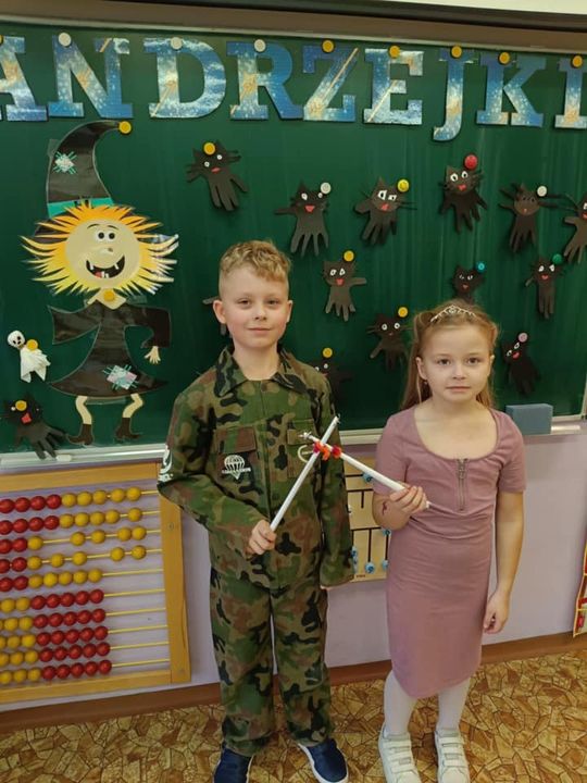 Gm. Wierzbica. Szalone andrzejki w Szkole Podstawowej w Wierzbicy [GALERIA ZDJĘĆ]