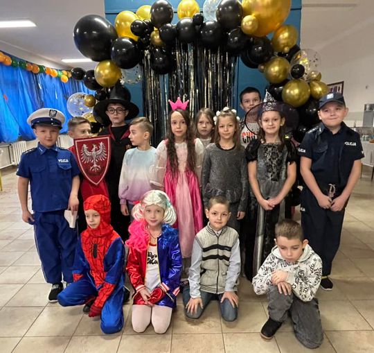 Gm. Wierzbica. Szalone andrzejki w Szkole Podstawowej w Wierzbicy [GALERIA ZDJĘĆ]