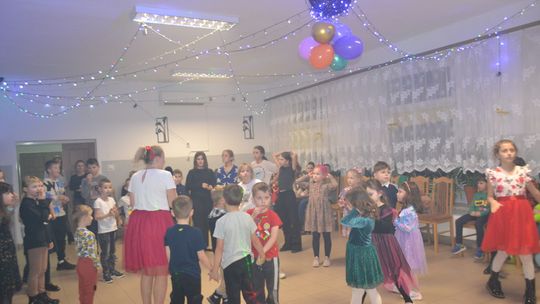 Bal andrzejkowy w Centrum Społeczno - Kulturalnym w Gorzkowie [GALERIA ZDJĘĆ]