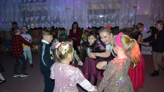 Bal andrzejkowy w Centrum Społeczno - Kulturalnym w Gorzkowie [GALERIA ZDJĘĆ]