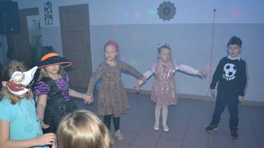 Bal andrzejkowy w Centrum Społeczno - Kulturalnym w Gorzkowie [GALERIA ZDJĘĆ]