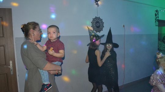 Bal andrzejkowy w Centrum Społeczno - Kulturalnym w Gorzkowie [GALERIA ZDJĘĆ]