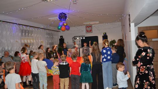 Bal andrzejkowy w Centrum Społeczno - Kulturalnym w Gorzkowie [GALERIA ZDJĘĆ]