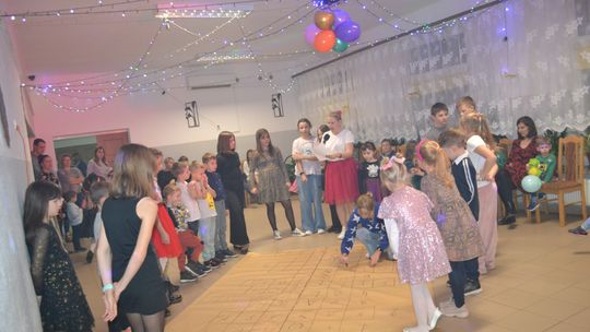 Bal andrzejkowy w Centrum Społeczno - Kulturalnym w Gorzkowie [GALERIA ZDJĘĆ]
