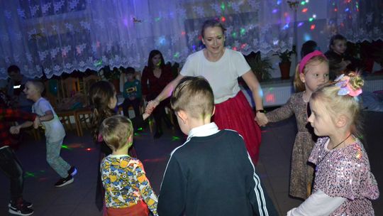 Bal andrzejkowy w Centrum Społeczno - Kulturalnym w Gorzkowie [GALERIA ZDJĘĆ]
