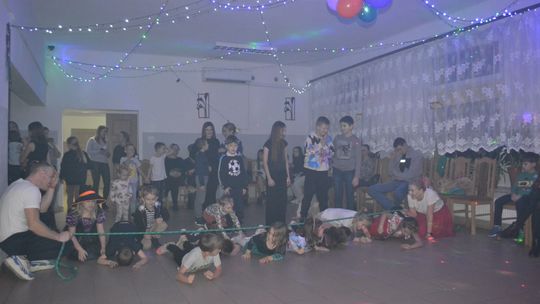 Bal andrzejkowy w Centrum Społeczno - Kulturalnym w Gorzkowie [GALERIA ZDJĘĆ]