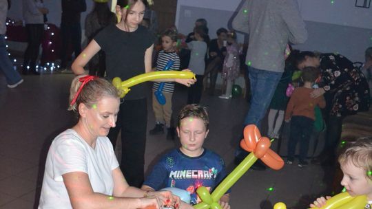Bal andrzejkowy w Centrum Społeczno - Kulturalnym w Gorzkowie [GALERIA ZDJĘĆ]