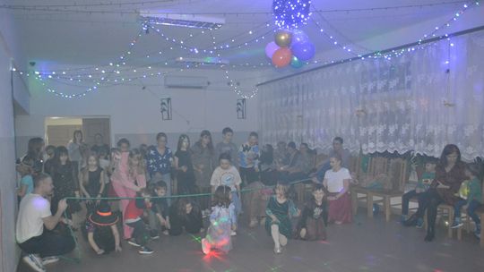 Bal andrzejkowy w Centrum Społeczno - Kulturalnym w Gorzkowie [GALERIA ZDJĘĆ]