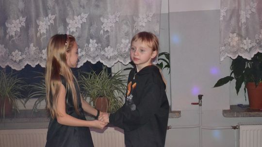 Bal andrzejkowy w Centrum Społeczno - Kulturalnym w Gorzkowie [GALERIA ZDJĘĆ]