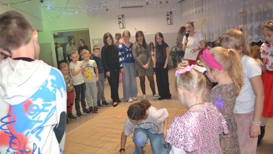 Bal andrzejkowy w Centrum Społeczno - Kulturalnym w Gorzkowie [GALERIA ZDJĘĆ]