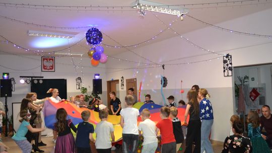 Bal andrzejkowy w Centrum Społeczno - Kulturalnym w Gorzkowie [GALERIA ZDJĘĆ]