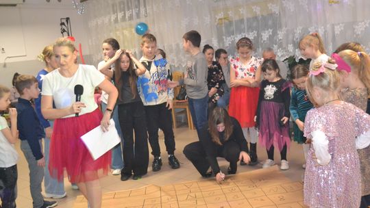 Bal andrzejkowy w Centrum Społeczno - Kulturalnym w Gorzkowie [GALERIA ZDJĘĆ]