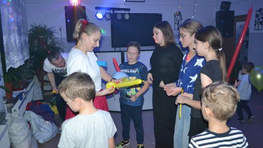 Bal andrzejkowy w Centrum Społeczno - Kulturalnym w Gorzkowie [GALERIA ZDJĘĆ]