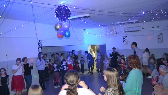 Bal andrzejkowy w Centrum Społeczno - Kulturalnym w Gorzkowie [GALERIA ZDJĘĆ]