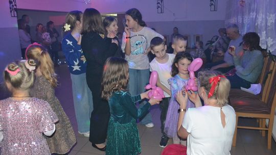 Bal andrzejkowy w Centrum Społeczno - Kulturalnym w Gorzkowie [GALERIA ZDJĘĆ]