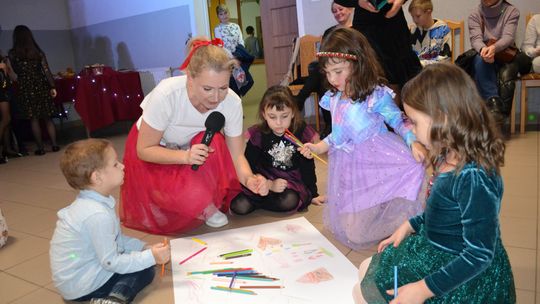 Bal andrzejkowy w Centrum Społeczno - Kulturalnym w Gorzkowie [GALERIA ZDJĘĆ]