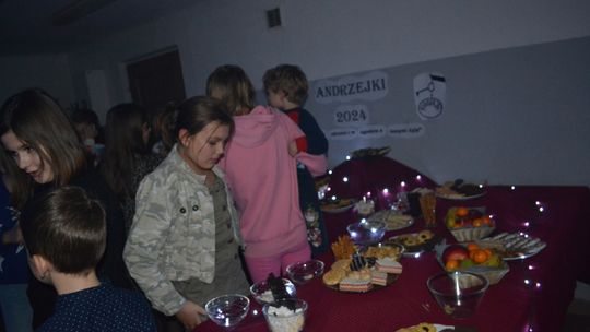 Bal andrzejkowy w Centrum Społeczno - Kulturalnym w Gorzkowie [GALERIA ZDJĘĆ]