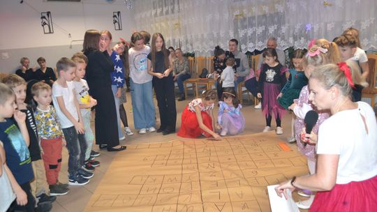 Bal andrzejkowy w Centrum Społeczno - Kulturalnym w Gorzkowie [GALERIA ZDJĘĆ]