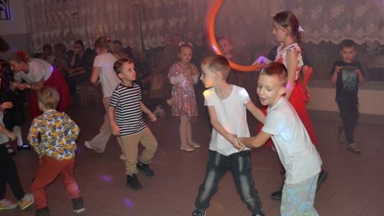 Bal andrzejkowy w Centrum Społeczno - Kulturalnym w Gorzkowie [GALERIA ZDJĘĆ]