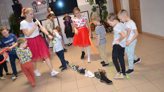 Bal andrzejkowy w Centrum Społeczno - Kulturalnym w Gorzkowie [GALERIA ZDJĘĆ]