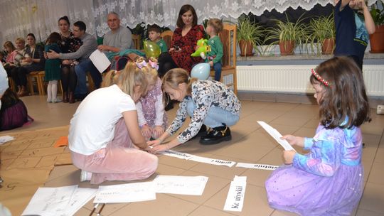 Bal andrzejkowy w Centrum Społeczno - Kulturalnym w Gorzkowie [GALERIA ZDJĘĆ]