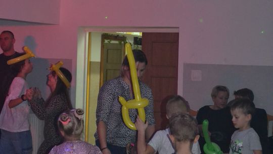 Bal andrzejkowy w Centrum Społeczno - Kulturalnym w Gorzkowie [GALERIA ZDJĘĆ]