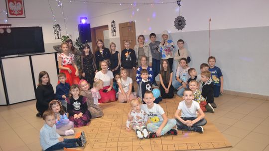 Bal andrzejkowy w Centrum Społeczno - Kulturalnym w Gorzkowie [GALERIA ZDJĘĆ]