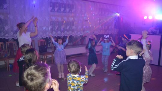 Bal andrzejkowy w Centrum Społeczno - Kulturalnym w Gorzkowie [GALERIA ZDJĘĆ]