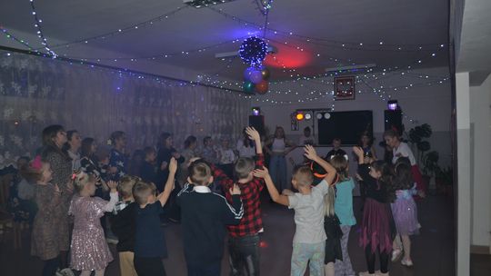 Bal andrzejkowy w Centrum Społeczno - Kulturalnym w Gorzkowie [GALERIA ZDJĘĆ]