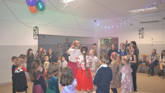 Bal andrzejkowy w Centrum Społeczno - Kulturalnym w Gorzkowie [GALERIA ZDJĘĆ]