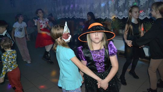 Bal andrzejkowy w Centrum Społeczno - Kulturalnym w Gorzkowie [GALERIA ZDJĘĆ]