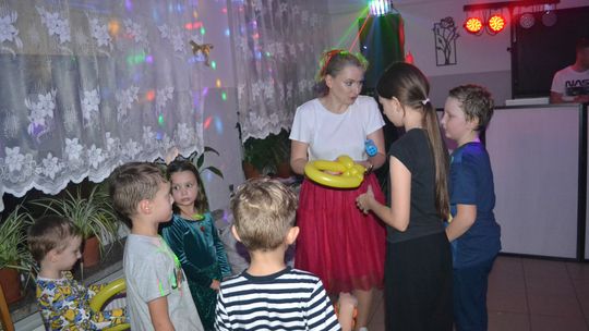 Bal andrzejkowy w Centrum Społeczno - Kulturalnym w Gorzkowie [GALERIA ZDJĘĆ]